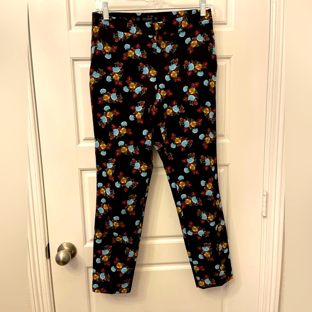 Zara Basic Woman’s Floral Pants Size: XS Preloved